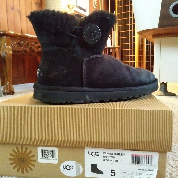 UGG Shoes - UGG Boots size 5